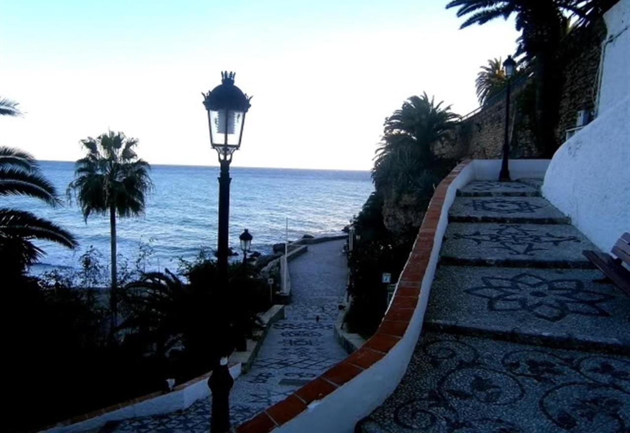 Valparaiso - Burriana Beach Nerja Exterior photo